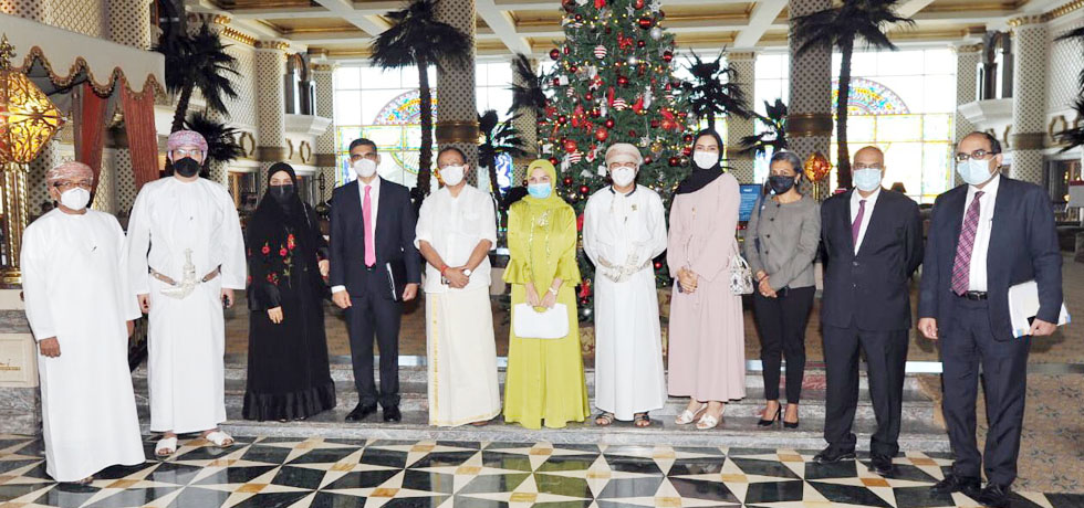 Minister of State for External Affairs interacts with Oman India Friendship Association in Muscat