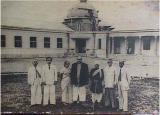 Dr. Ambedkar at Milind College, Aurangabad. From left are seen Architect Mr. Narvekar, Principal Mr. M. B. Chitnis, Mrs. Ambedkar, Dr. Ambedkar, Mr. Bole, Mr. Kamalakant Chitre, Registrar Siddharth College, Mr. B. H. Varale, the then Registrar of Milind College