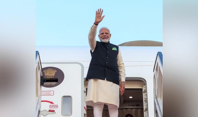 Prime Minister, Shri Narendra Modi emplanes for New Delhi after concluding a historic and successful visit to Kuwait