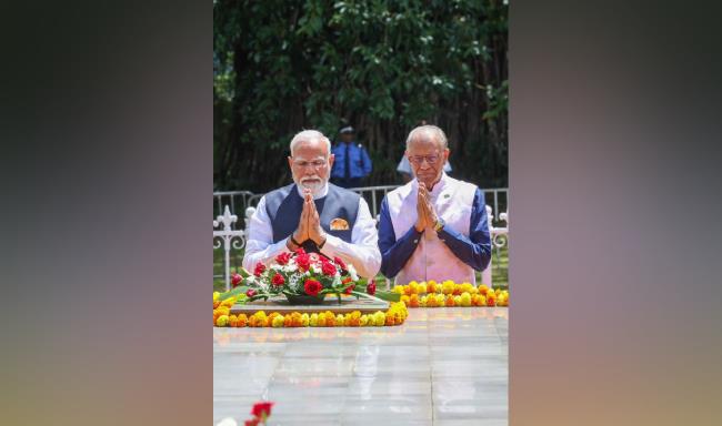 Prime Minister Shri Narendra Modi accompanied by Prime Minister of Mauritius, H.E. Dr. Navinchandra Ramgoolam paid homage to Sir Seewoosagur Ramgoolam and Sir Anerood Jugnauth at Sir Seewoosagur Ramgoolam Botanical Garden, Pamplemousses