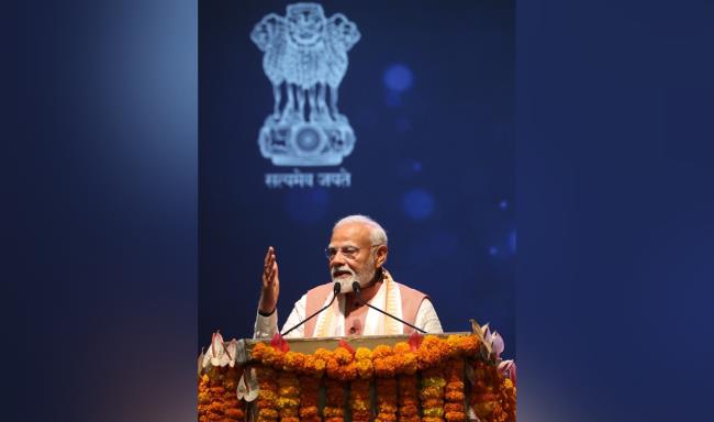 Prime Minister Shri Narendra Modi along with Prime Minister of Mauritius, H.E. Dr. Navinchandra Ramgoolam addressed Indian community at the Trianon Convention Centre in Mauritius